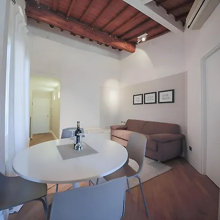 Elegant And Bright Flat Near The Duomo Apartamento